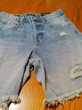 SIZE 2 BERMUDA BUTTON UP SHORTS NEW WITH TAGS